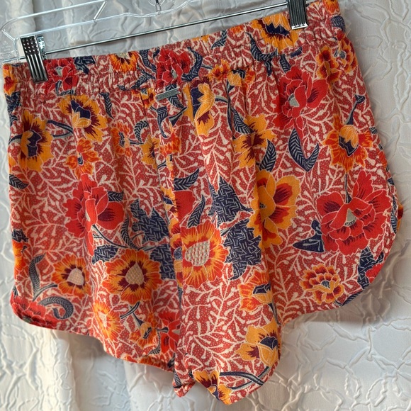 Billabong- Women’s  Red & Yellow🌼 Floral Shorts (M) - Picture 6 of 9